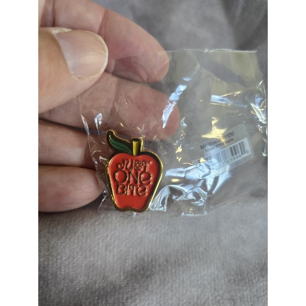 Jibbitz Disney Croc Charm Snow White Apple New